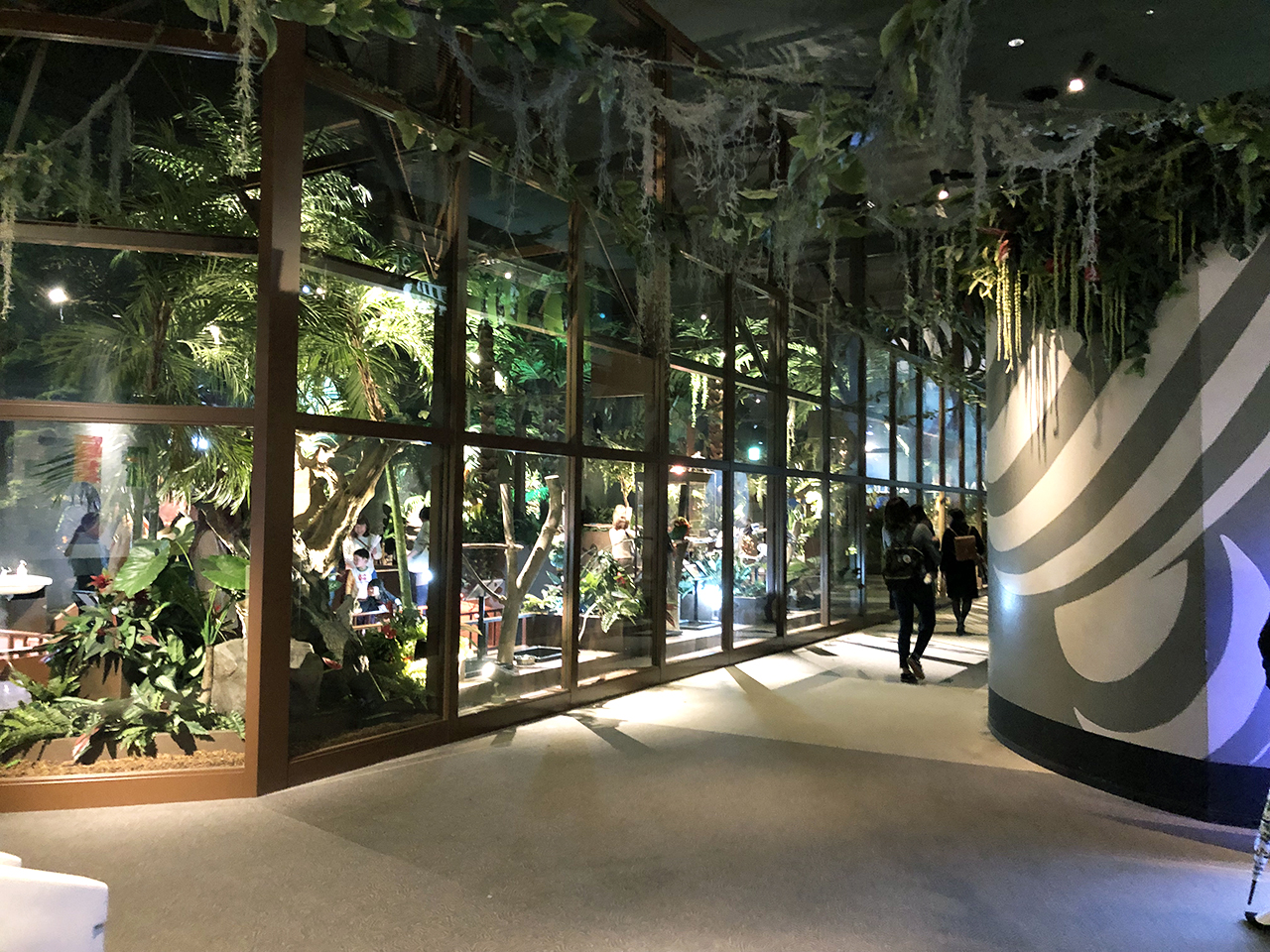 オービィ横浜の館内